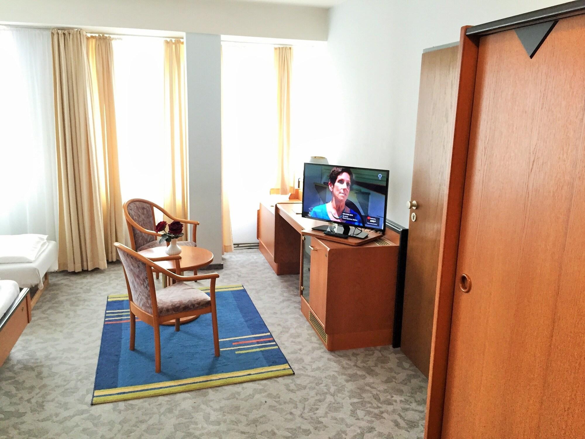 Hotel Ambassador Бон Екстериор снимка