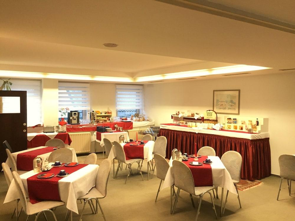 Hotel Ambassador Бон Екстериор снимка